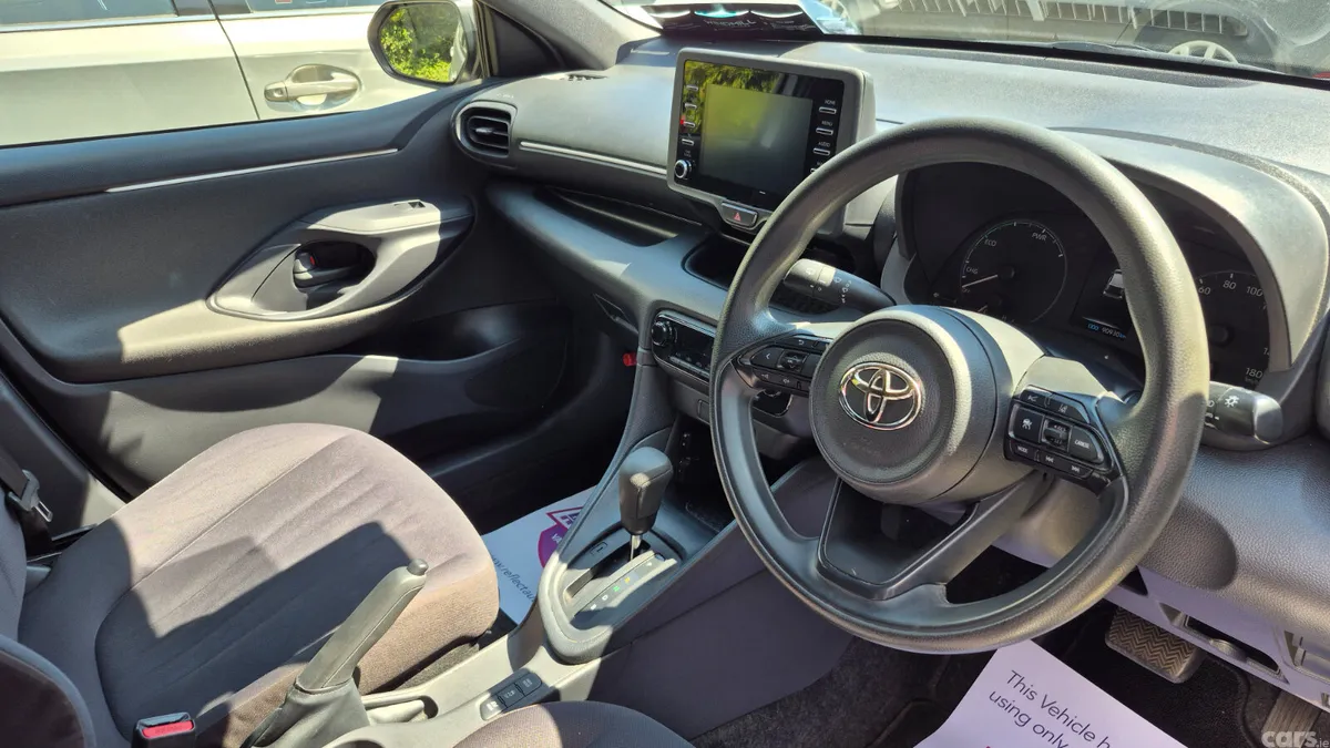 Toyota Yaris Hatchback, Petrol Hybrid, 2021, Silver
