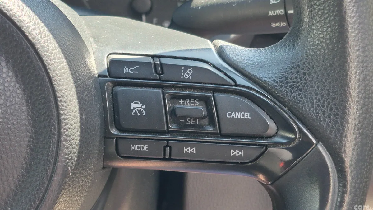 Toyota Yaris Hatchback, Petrol Hybrid, 2021, Silver