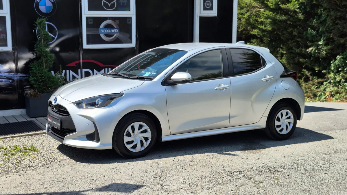 Toyota Yaris Hatchback, Petrol Hybrid, 2021, Silver