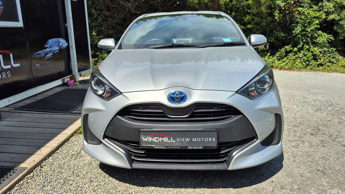 Toyota Yaris Hatchback, Petrol Hybrid, 2021, Silver