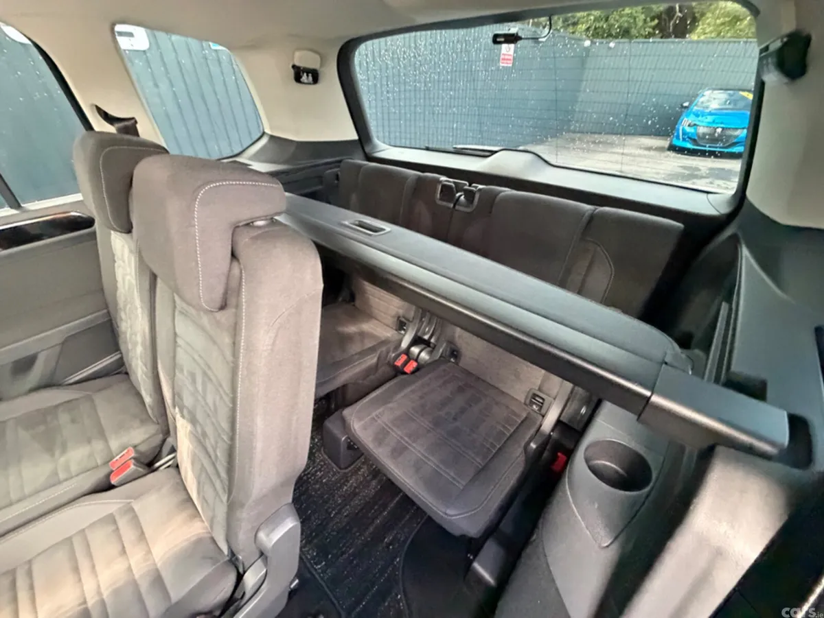 Volkswagen Touran MPV, Diesel, 2020, Black