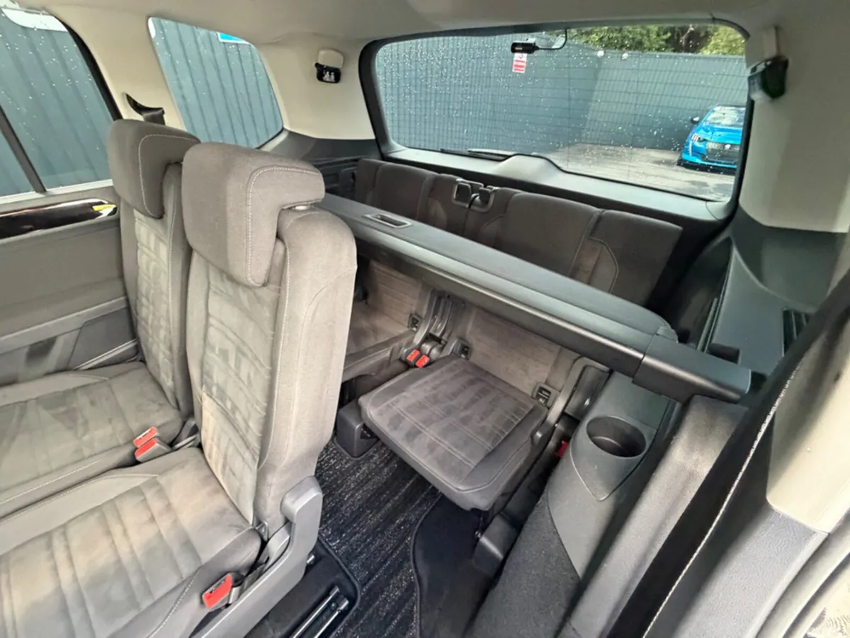 Volkswagen Touran MPV, Diesel, 2020, Black