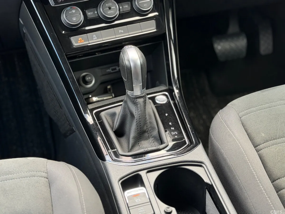 Volkswagen Touran MPV, Diesel, 2020, Black