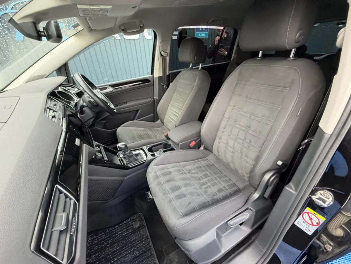 Volkswagen Touran MPV, Diesel, 2020, Black