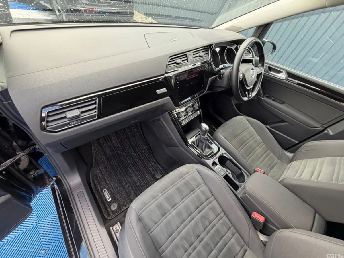 Volkswagen Touran MPV, Diesel, 2020, Black