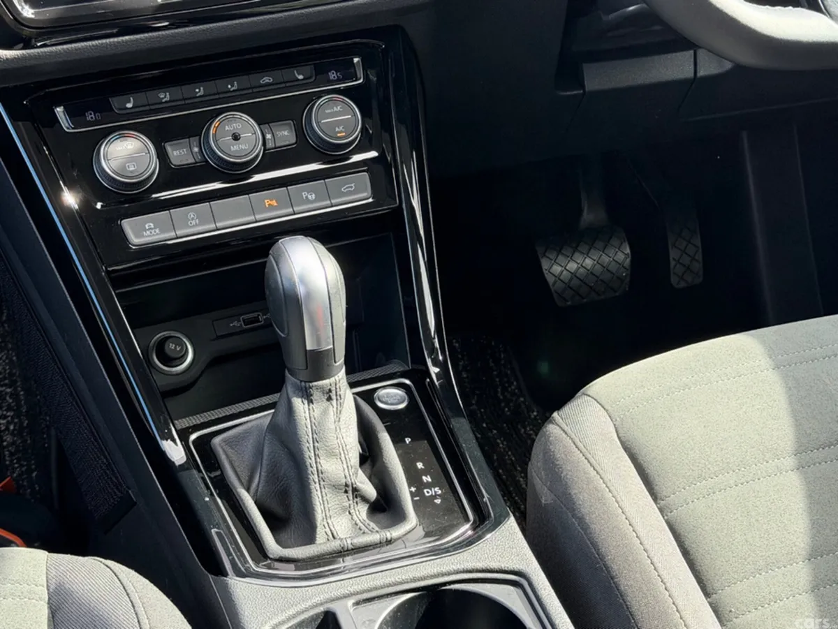 Volkswagen Touran MPV, Diesel, 2020, White