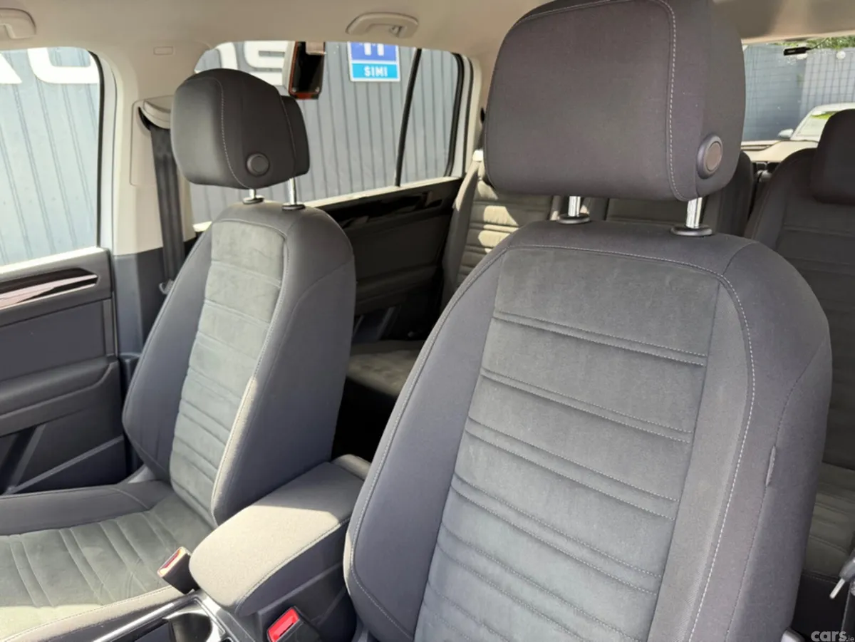 Volkswagen Touran MPV, Diesel, 2020, White