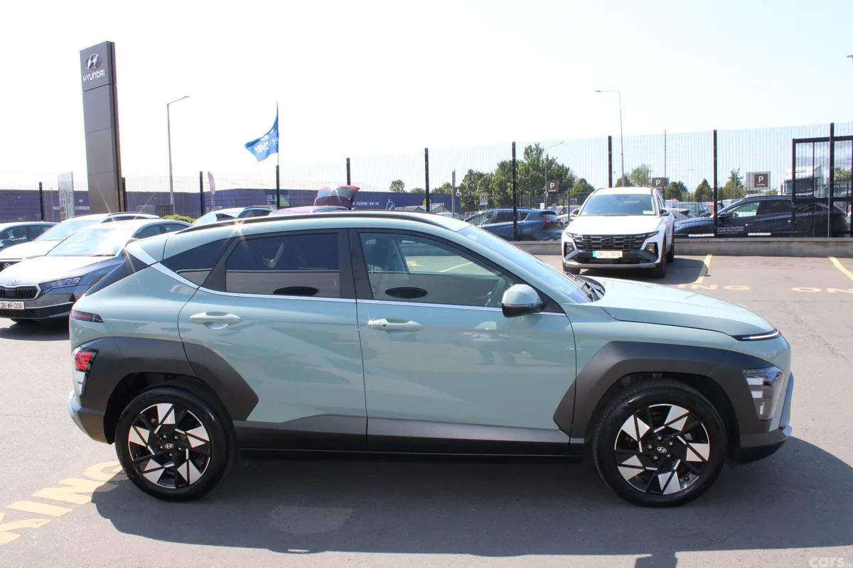 Hyundai KONA MPV, Petrol, 2024, Green