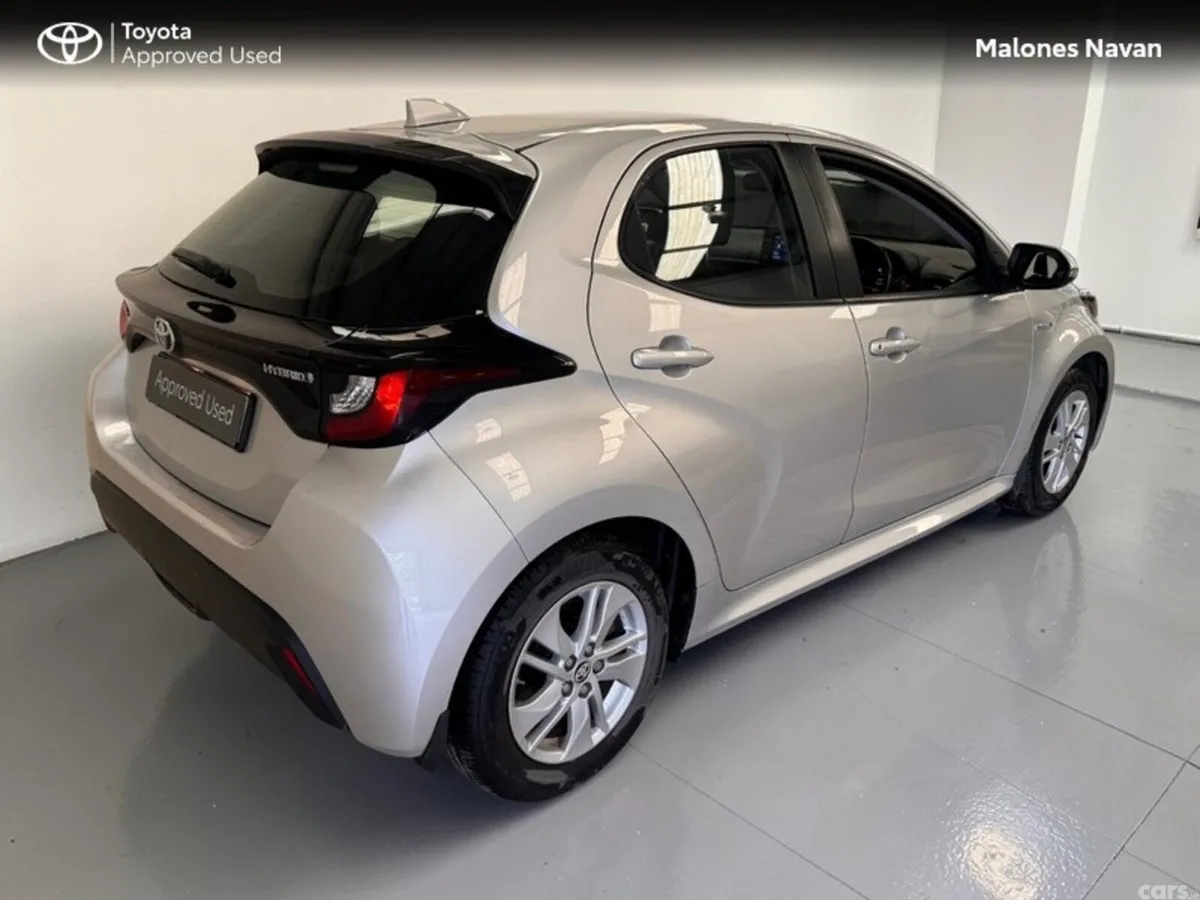 Toyota Yaris Hatchback, Petrol Hybrid, 2023, Silver
