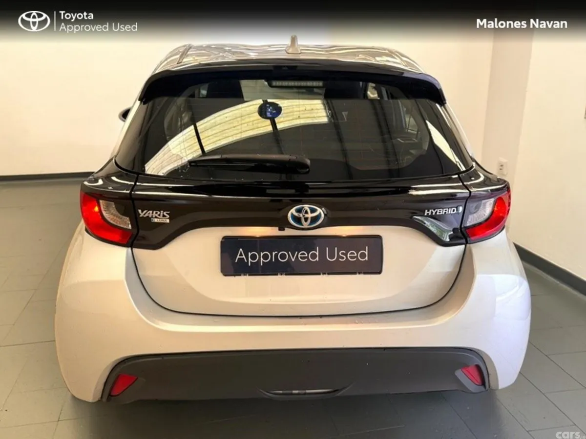 Toyota Yaris Hatchback, Petrol Hybrid, 2023, Silver