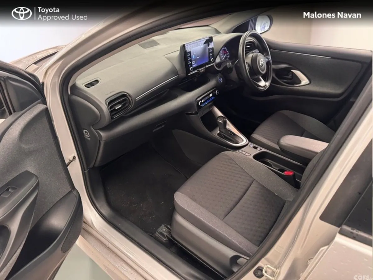 Toyota Yaris Hatchback, Petrol Hybrid, 2023, Silver