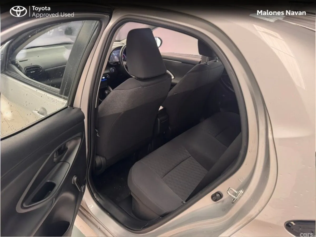 Toyota Yaris Hatchback, Petrol Hybrid, 2023, Silver