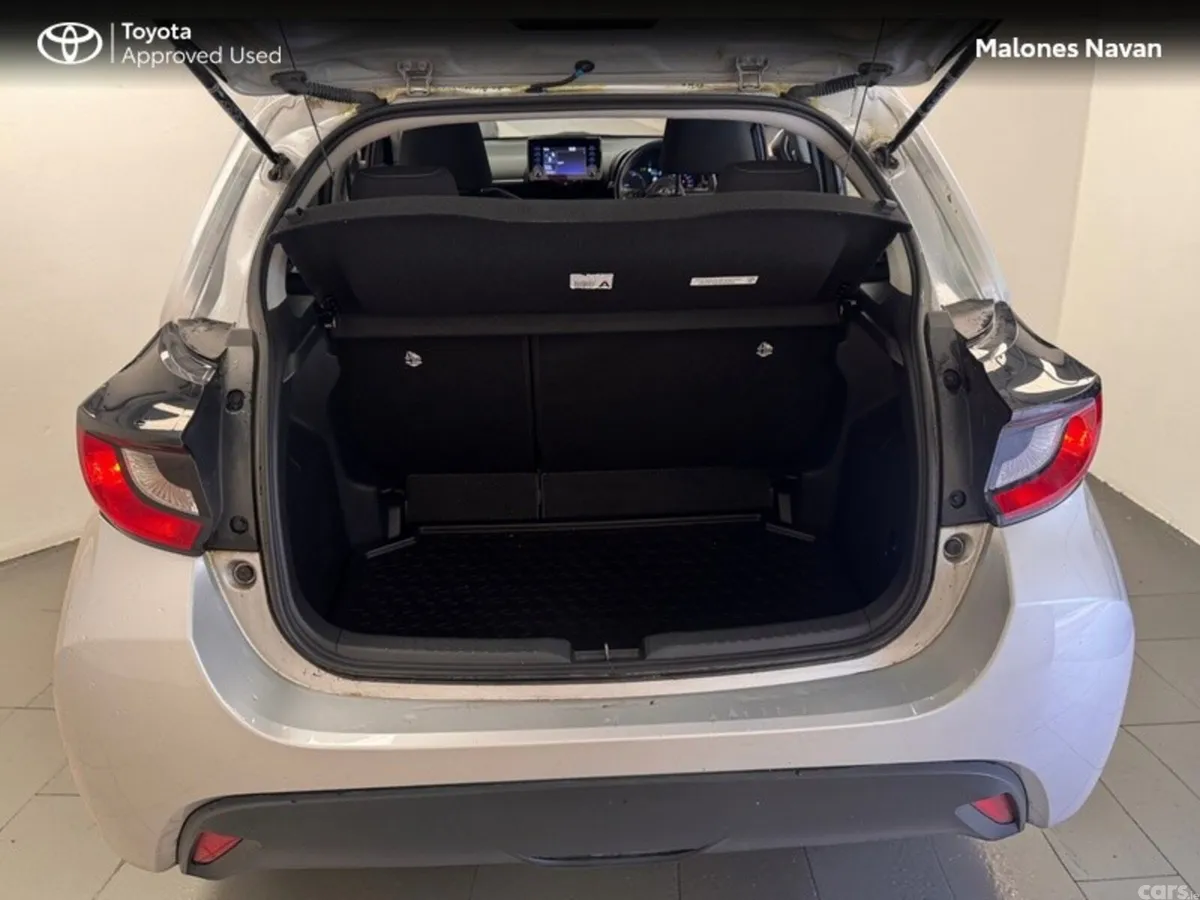Toyota Yaris Hatchback, Petrol Hybrid, 2023, Silver