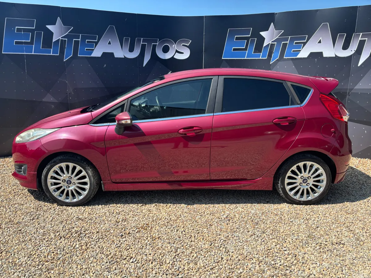 Ford Fiesta Hatchback, Petrol, 2014, Red
