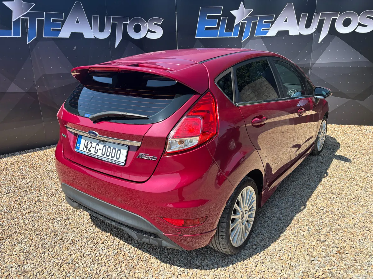 Ford Fiesta Hatchback, Petrol, 2014, Red