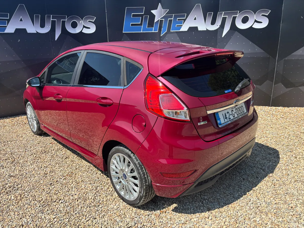 Ford Fiesta Hatchback, Petrol, 2014, Red
