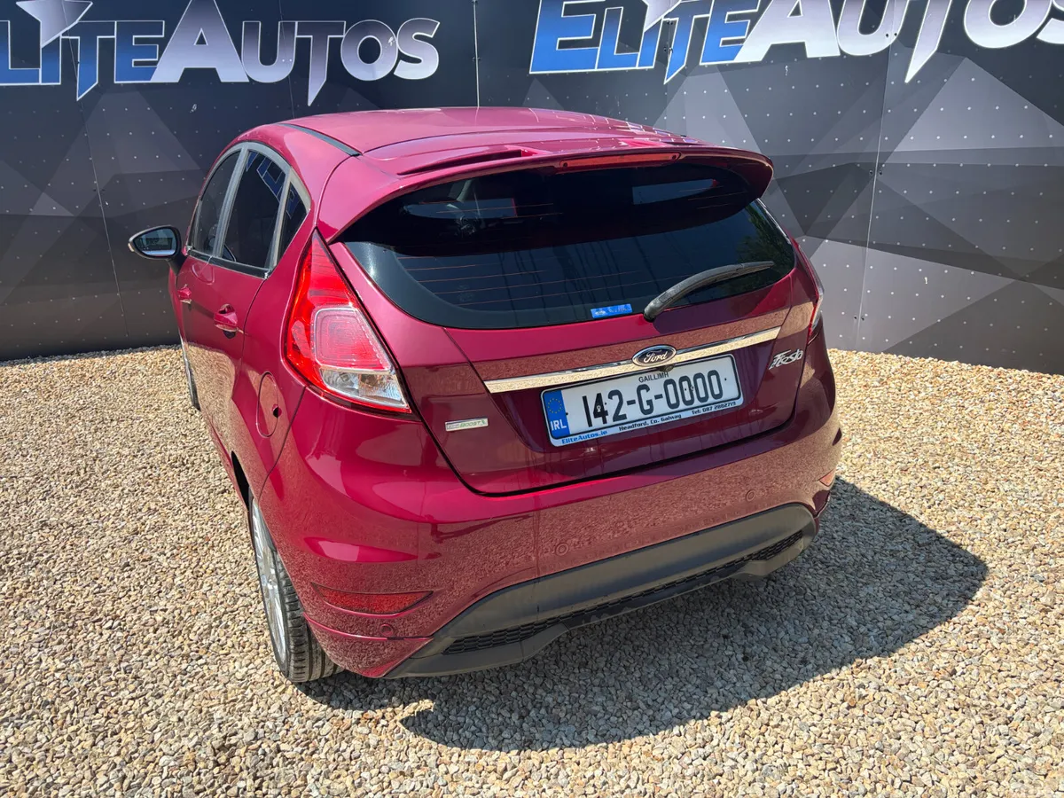 Ford Fiesta Hatchback, Petrol, 2014, Red