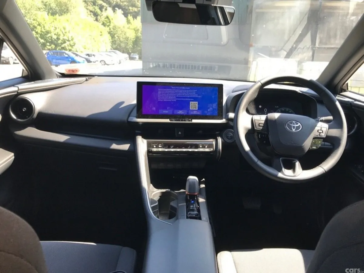 Toyota C-HR SUV, Petrol Hybrid, 2024, Silver