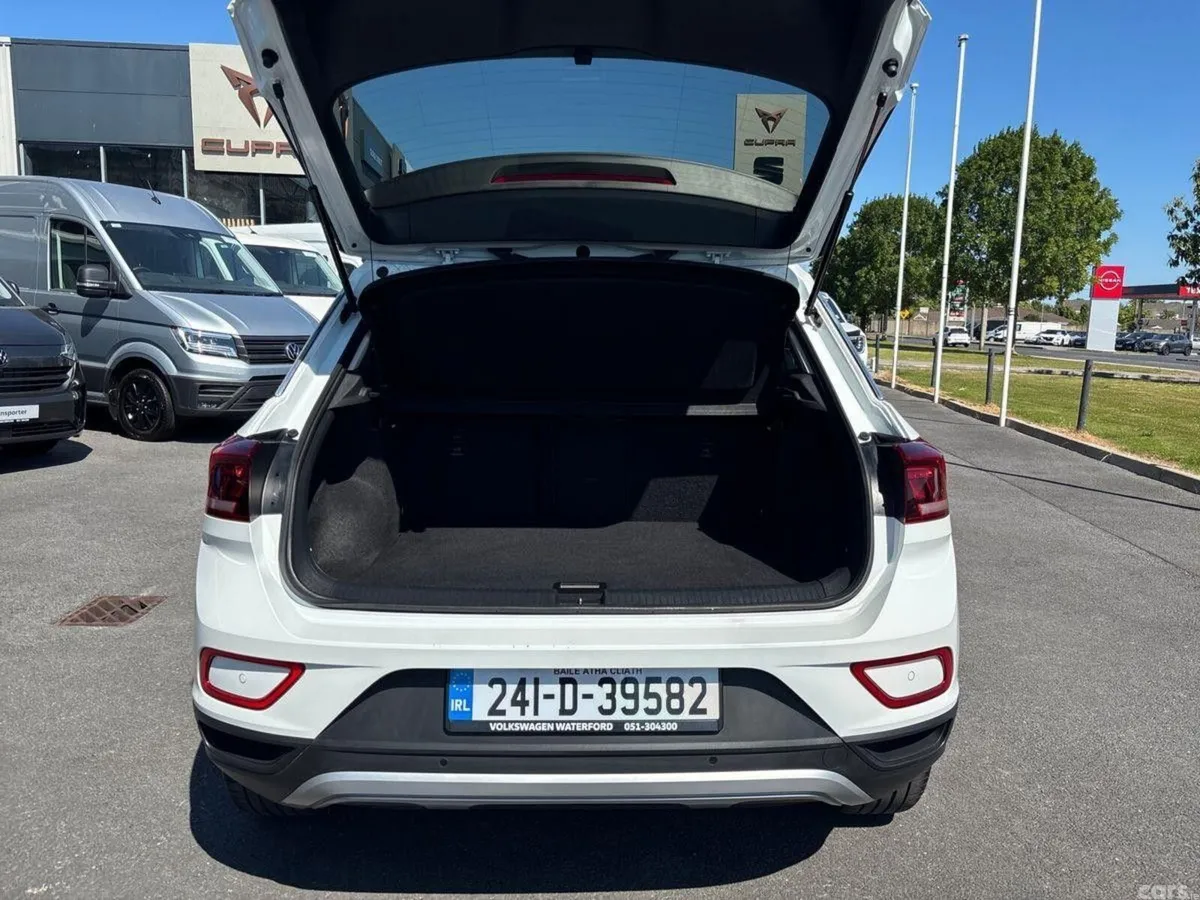 Volkswagen T-Roc SUV, Petrol, 2024, White