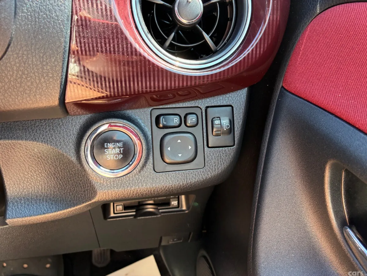 Toyota Vitz Hatchback, Petrol, 2017, Red