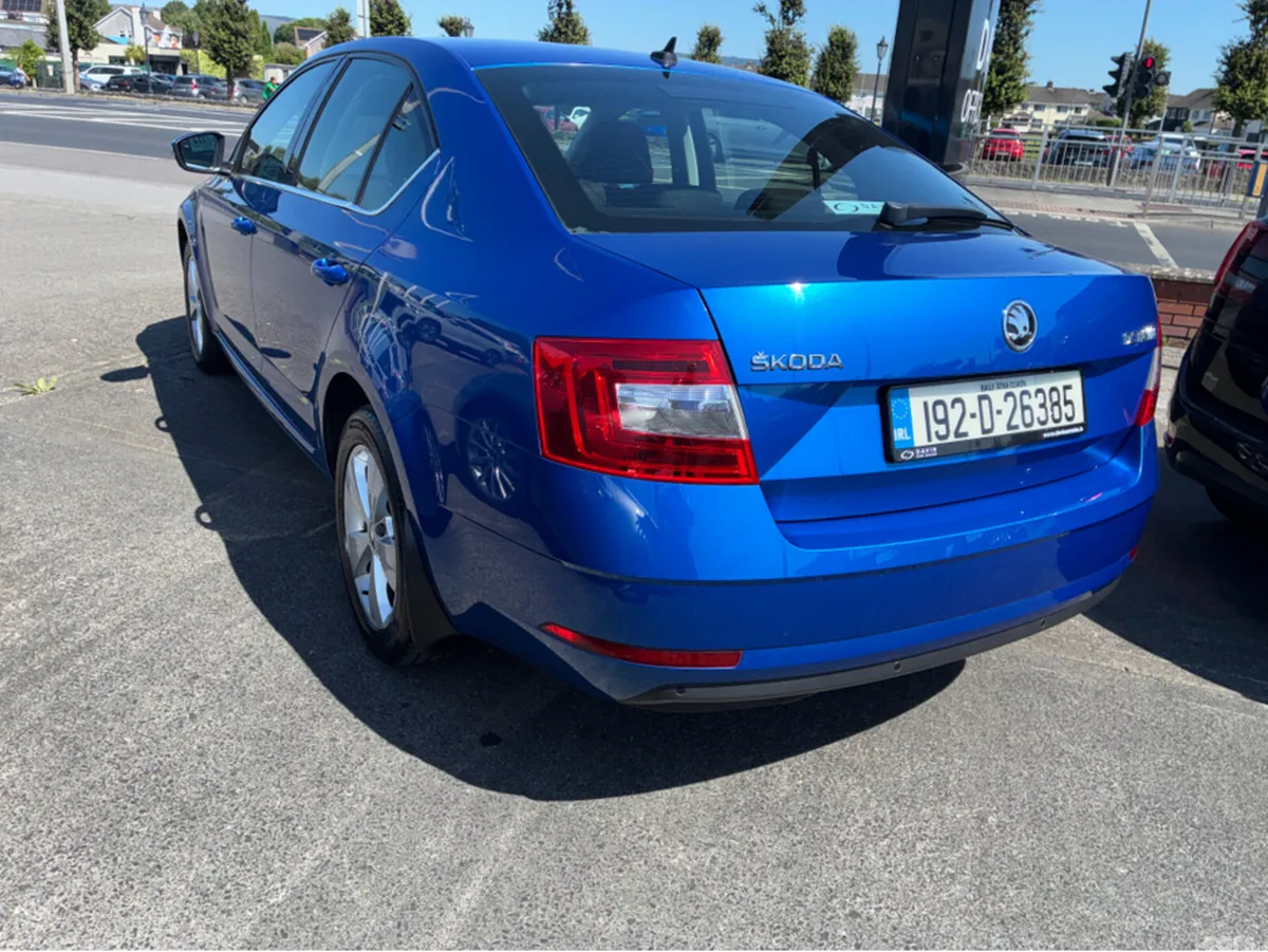 Skoda Octavia Hatchback, Petrol, 2019, Blue