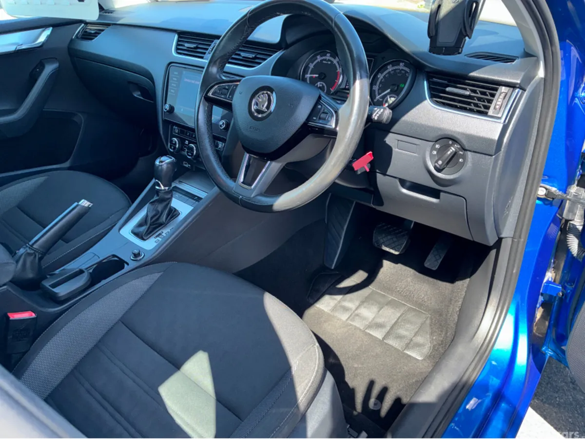 Skoda Octavia Hatchback, Petrol, 2019, Blue