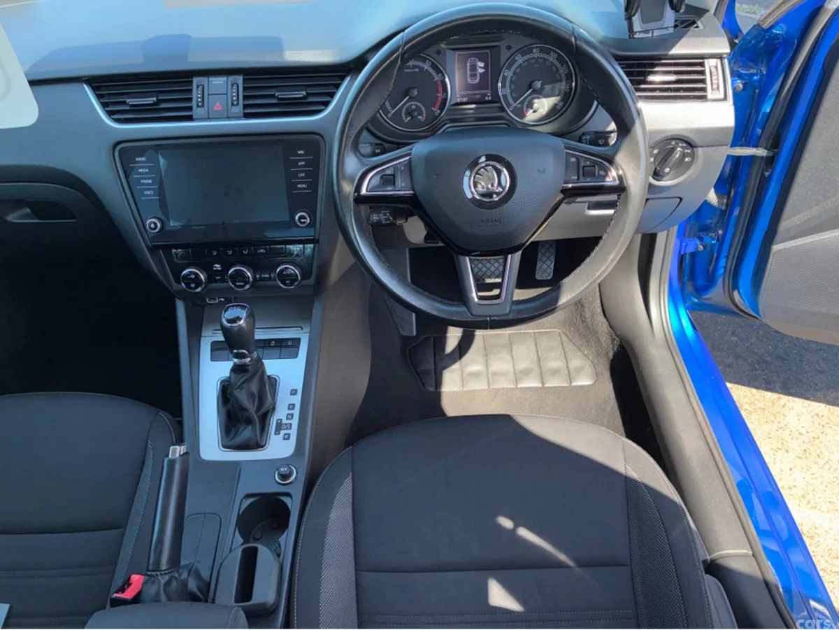 Skoda Octavia Hatchback, Petrol, 2019, Blue