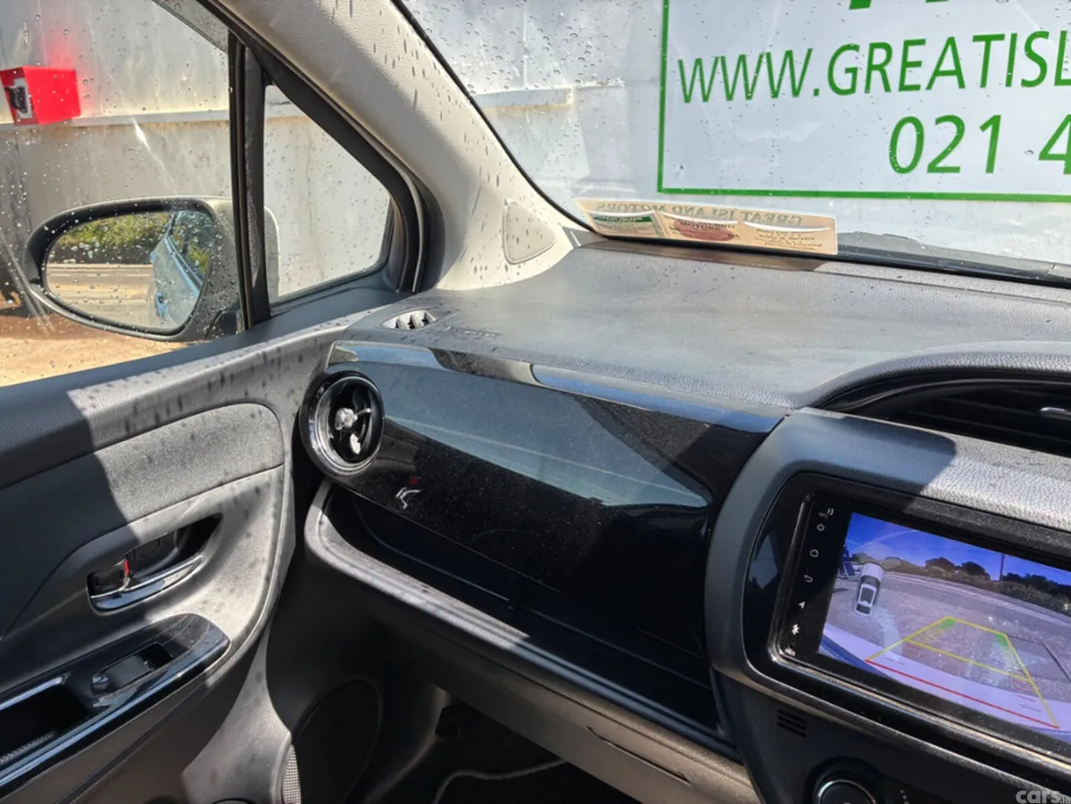 Toyota Vitz Hatchback, Petrol Hybrid, 2019, White