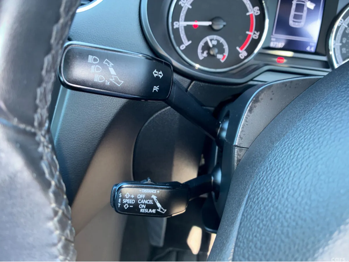 Skoda Octavia Hatchback, Petrol, 2019, Blue