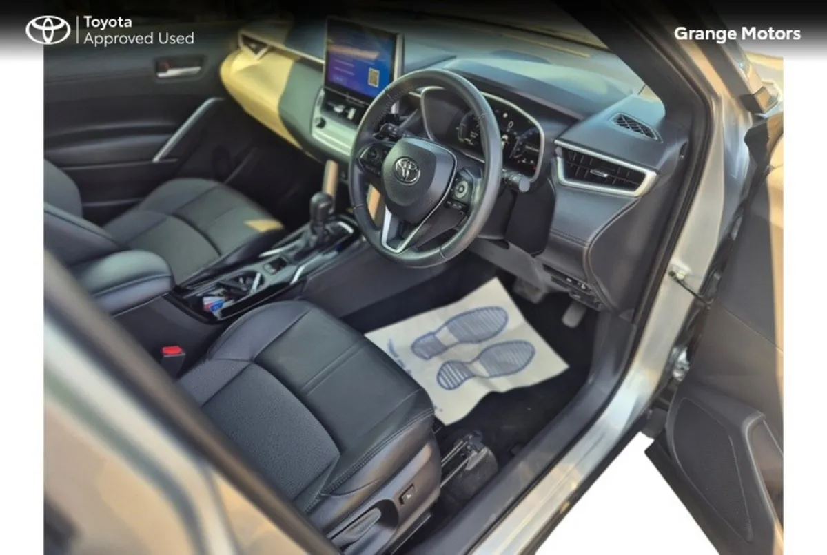 Toyota Corolla Cross Hatchback, Petrol Hybrid, 2023, Silver