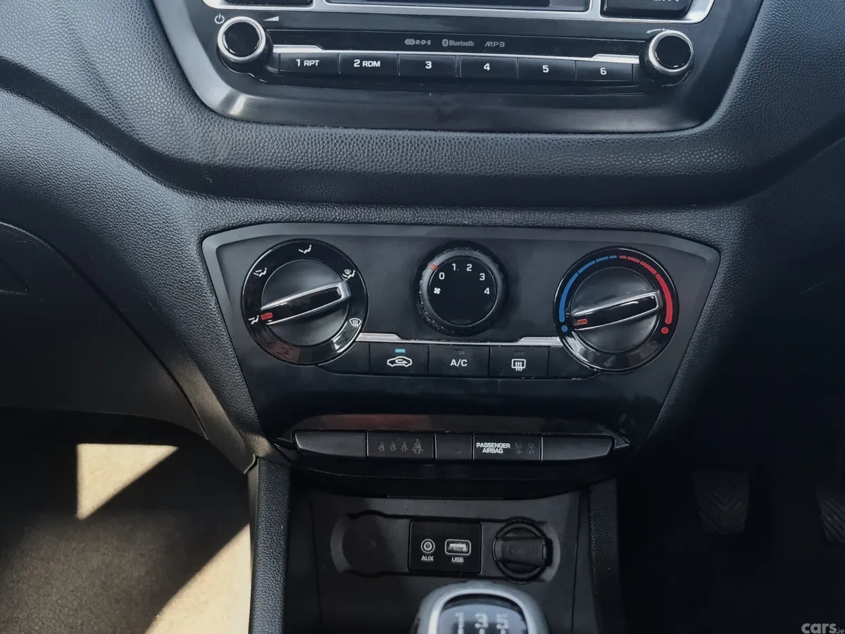 Hyundai i20 Hatchback, Petrol, 2017, Grey