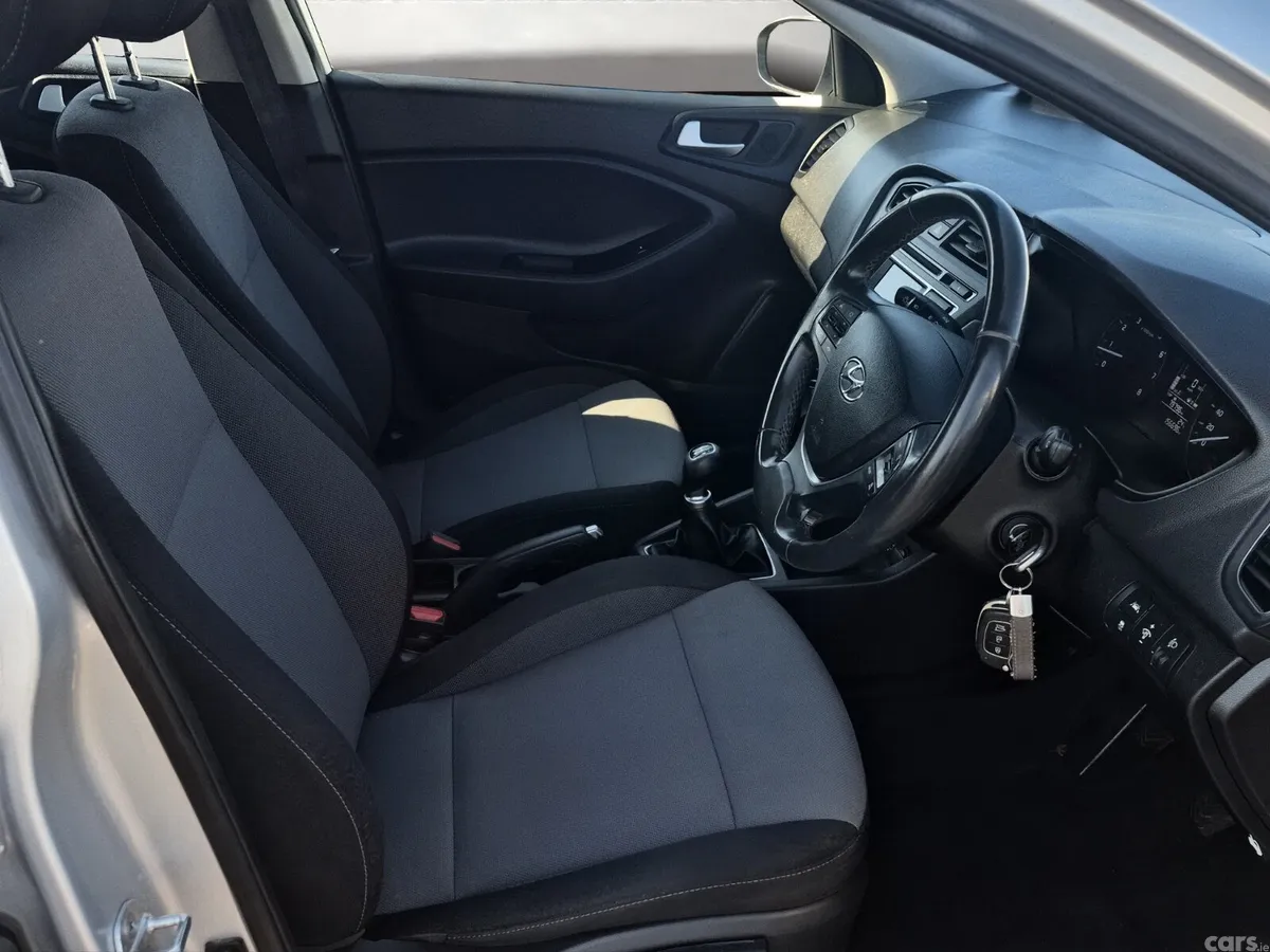 Hyundai i20 Hatchback, Petrol, 2017, Grey
