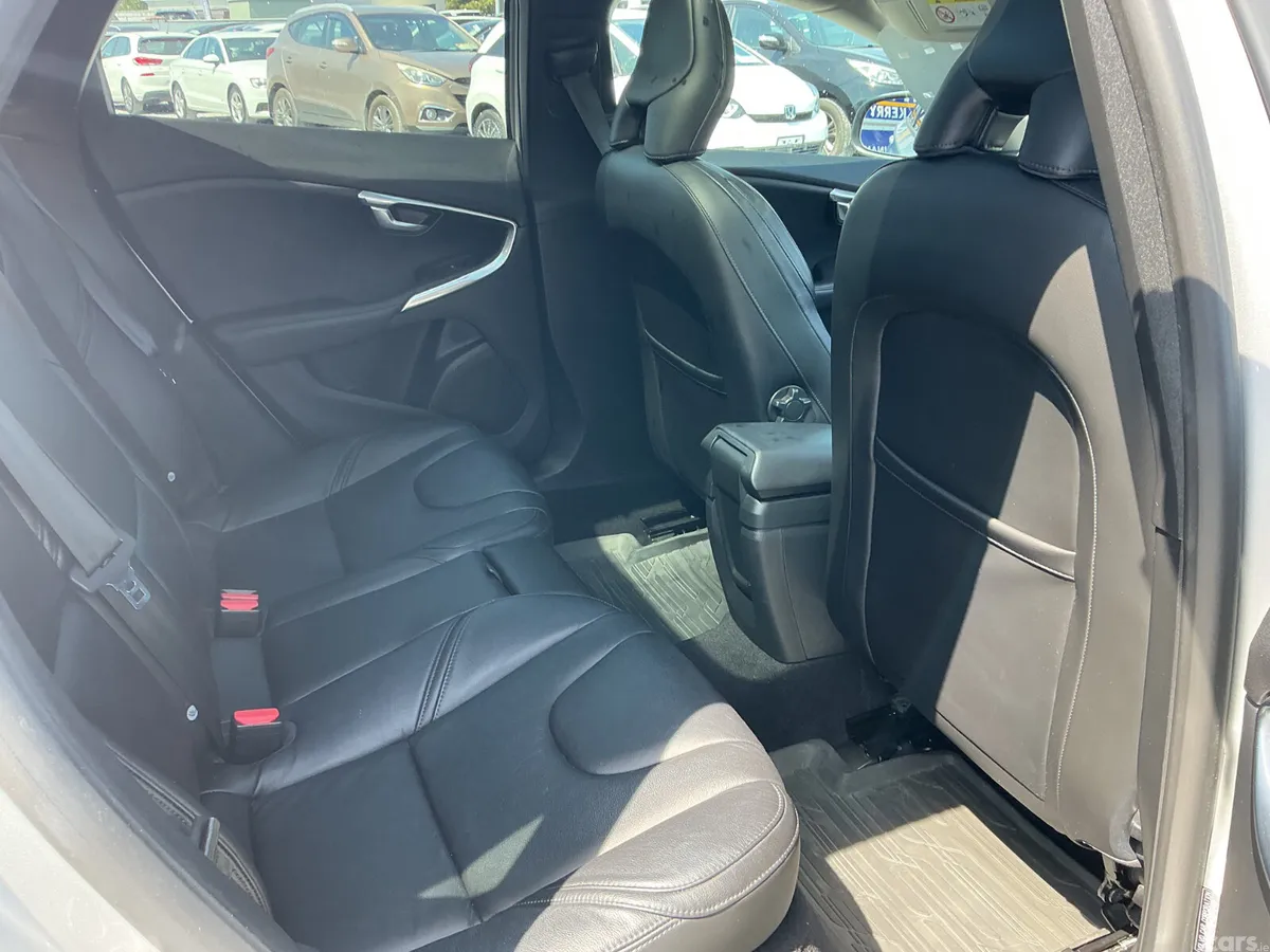 Volvo V40 Hatchback, Diesel, 2017, Grey