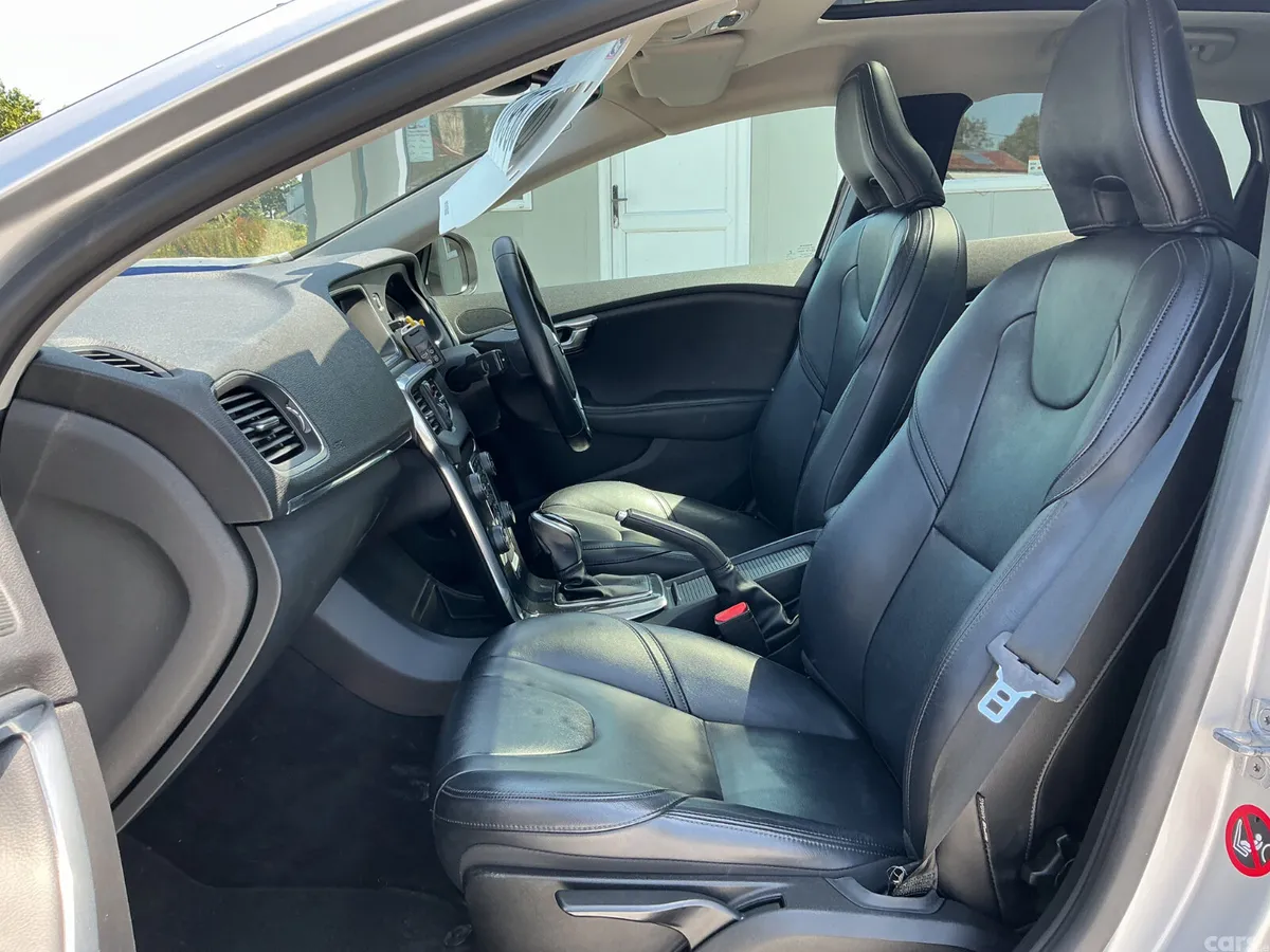 Volvo V40 Hatchback, Diesel, 2017, Grey