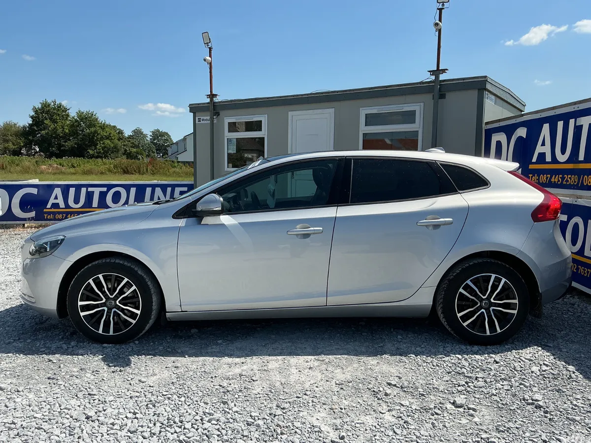 Volvo V40 Hatchback, Diesel, 2017, Grey