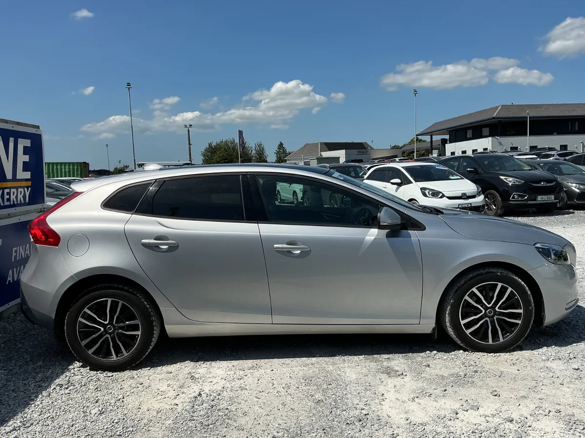 Volvo V40 Hatchback, Diesel, 2017, Grey