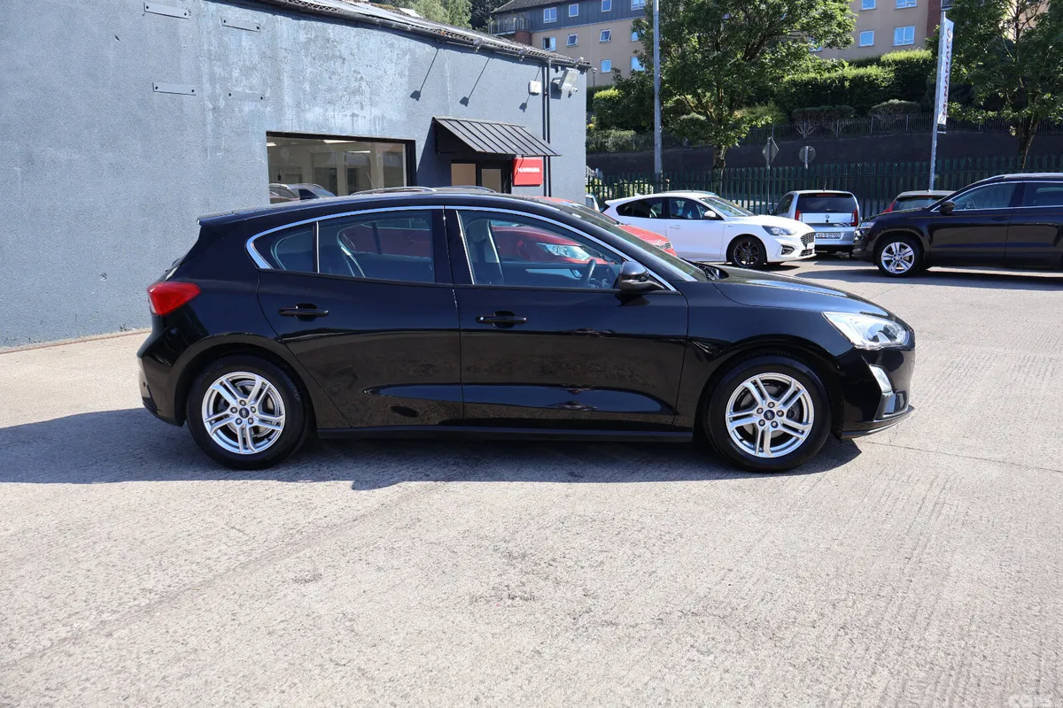 Ford Focus Hatchback, Petrol, 2019, Black