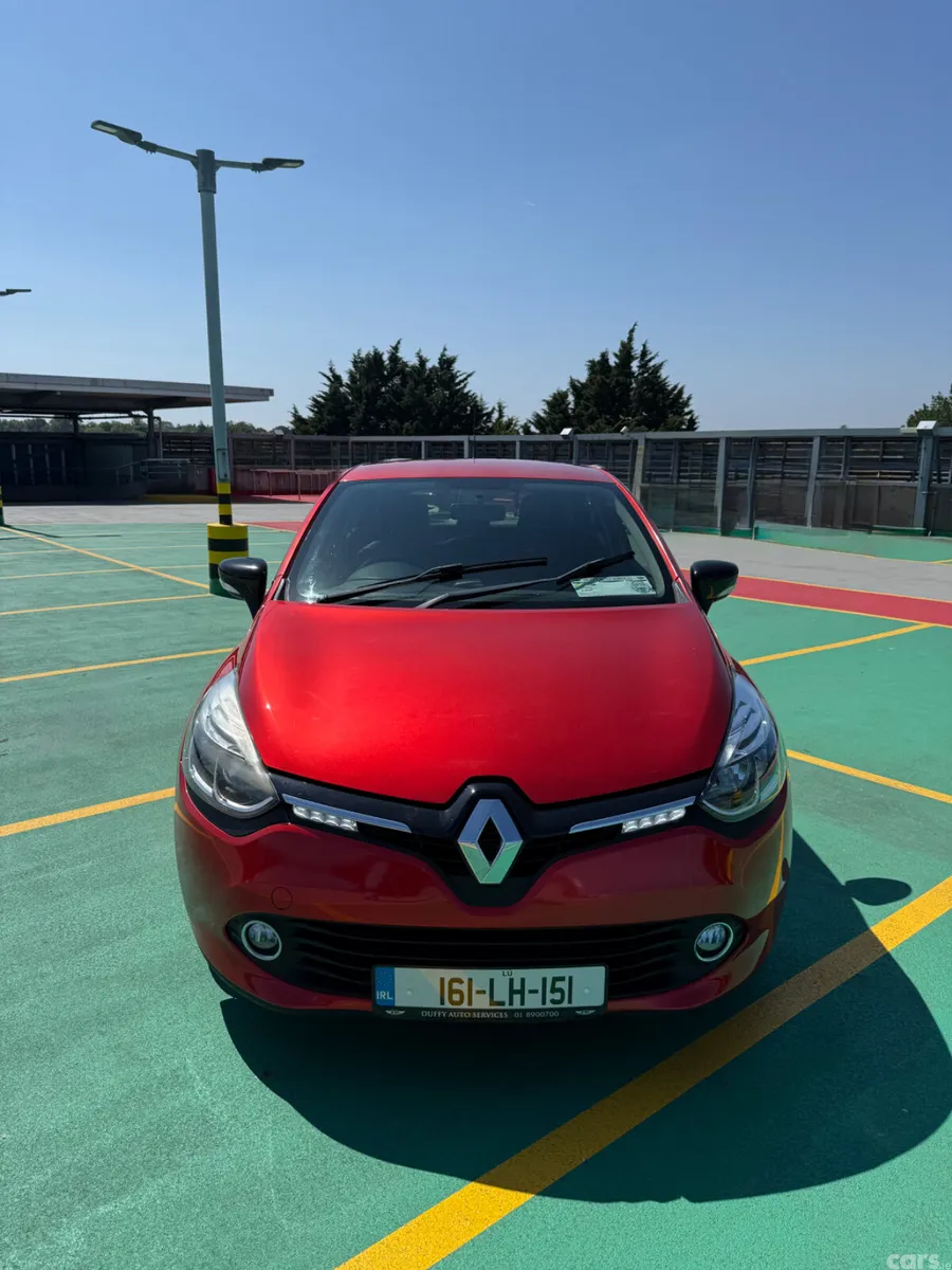 Renault Clio Hatchback, Petrol, 2016, Red