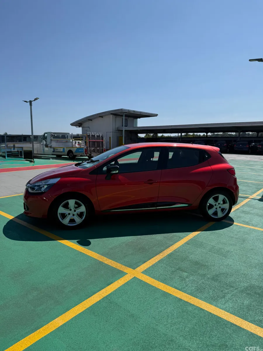 Renault Clio Hatchback, Petrol, 2016, Red