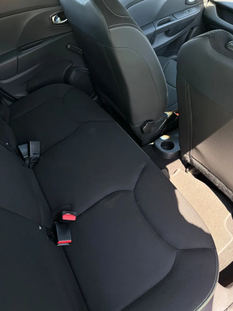 Renault Clio Hatchback, Petrol, 2016, Red