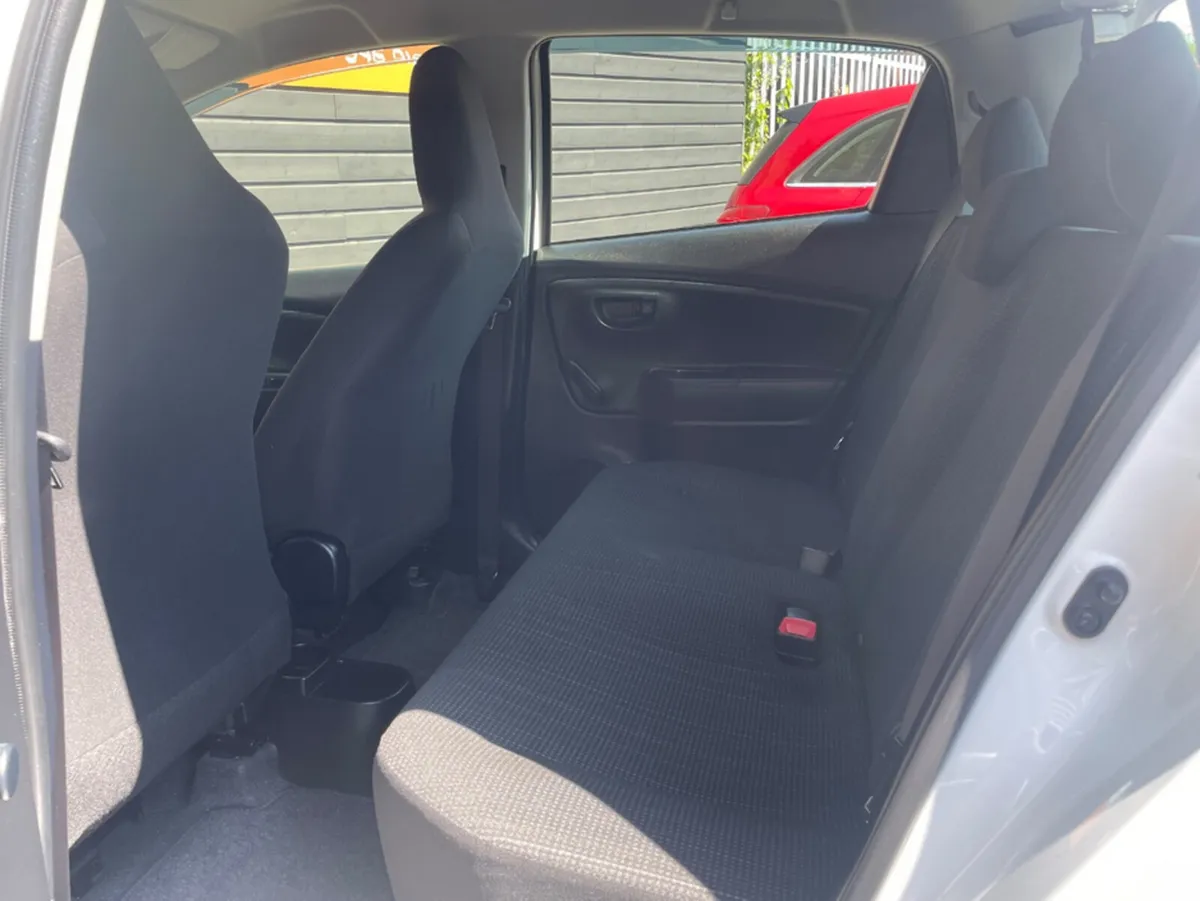 Toyota Yaris Hatchback, Petrol, 2018, White