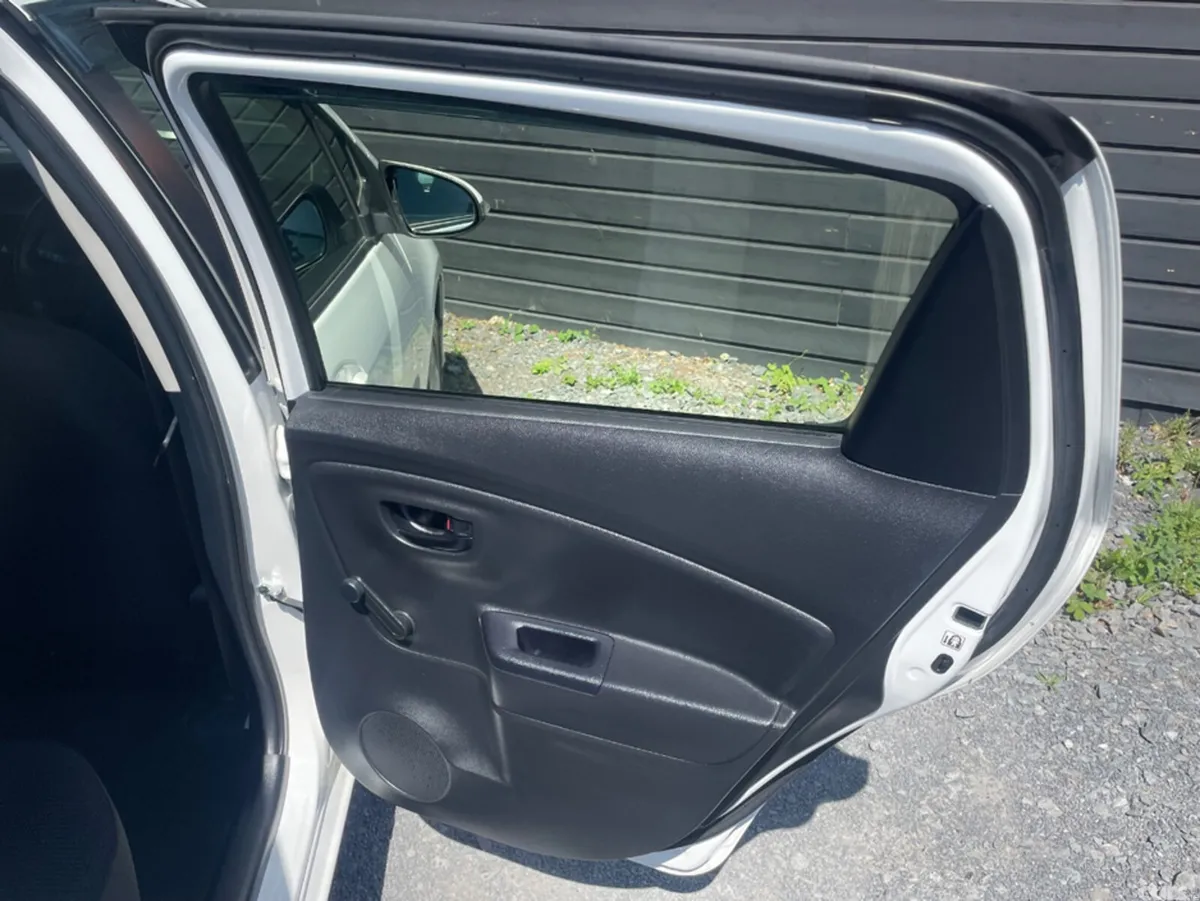 Toyota Yaris Hatchback, Petrol, 2018, White