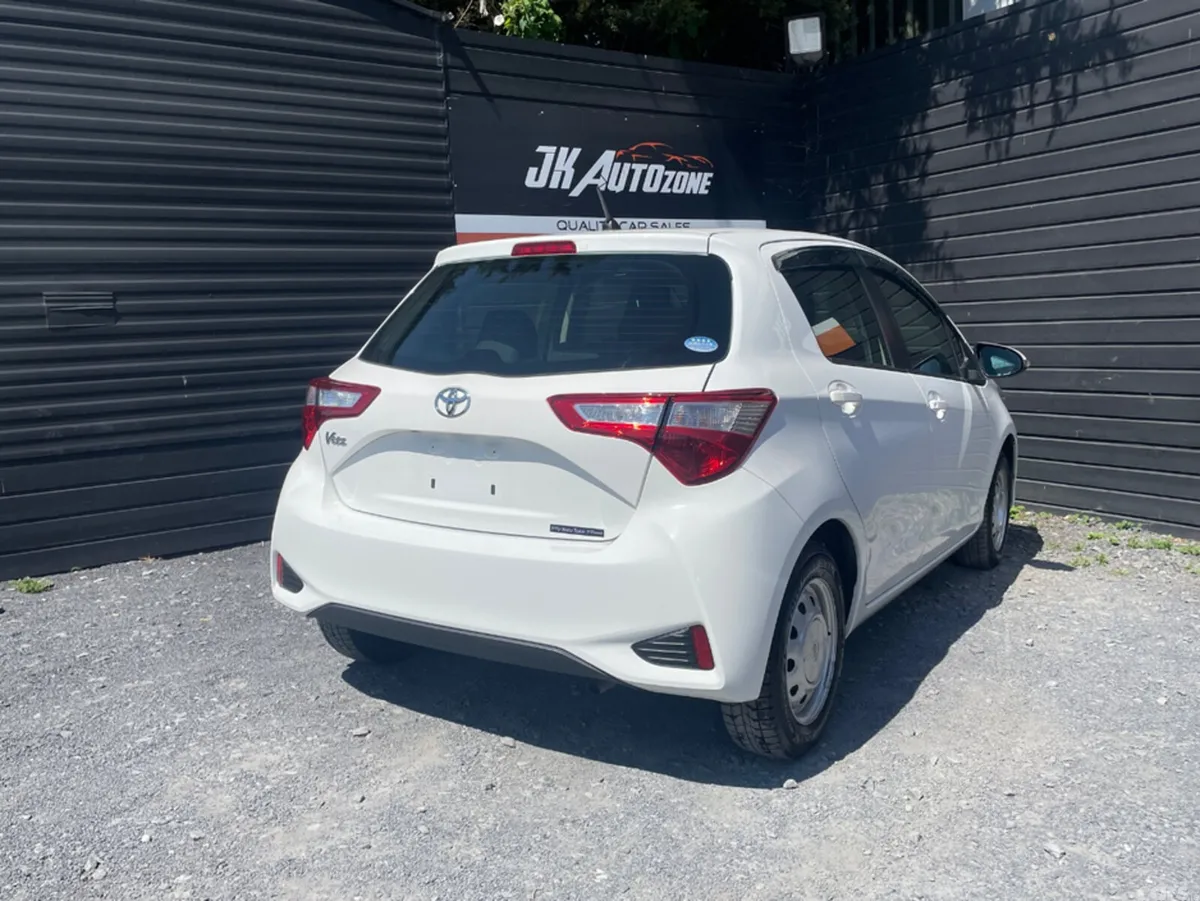 Toyota Yaris Hatchback, Petrol, 2018, White