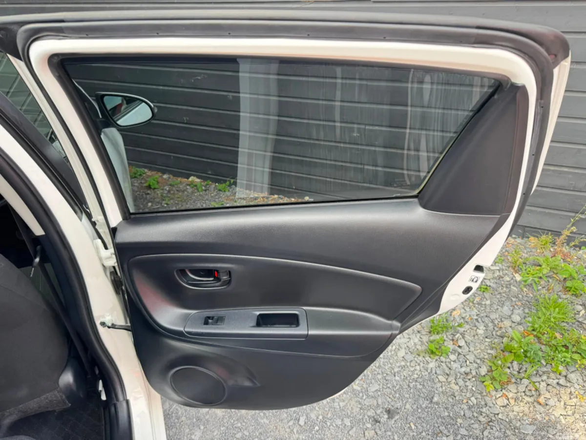 Toyota Yaris Hatchback, Petrol, 2020, White