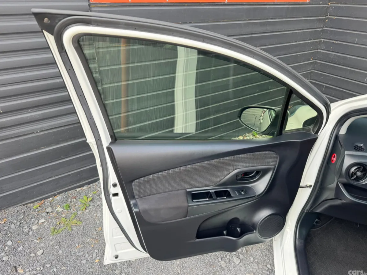 Toyota Yaris Hatchback, Petrol, 2020, White