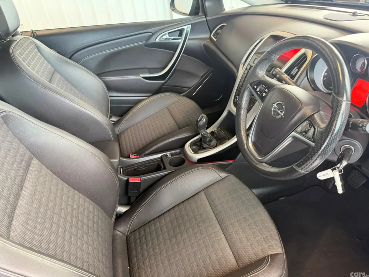 Opel Astra Hatchback, Diesel, 2014, Black