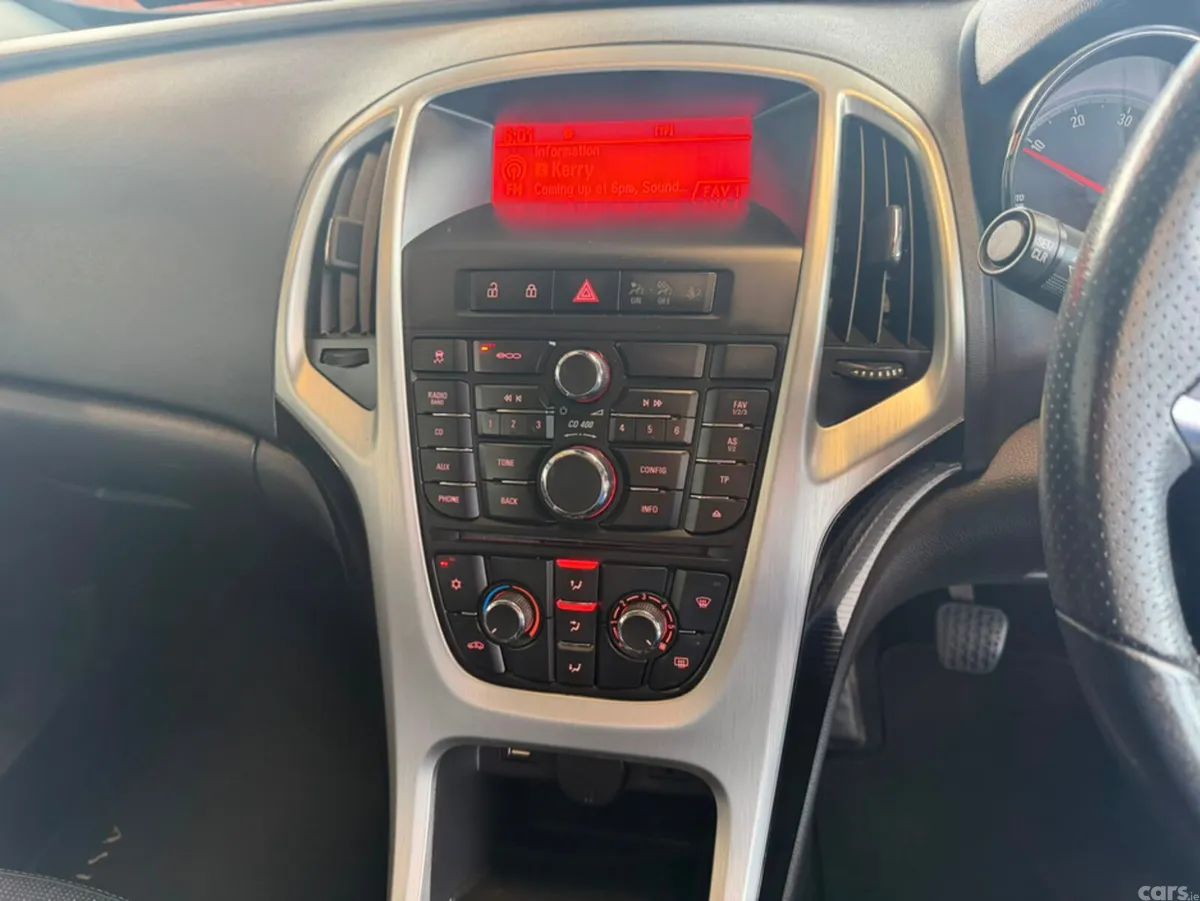 Opel Astra Hatchback, Diesel, 2014, Black