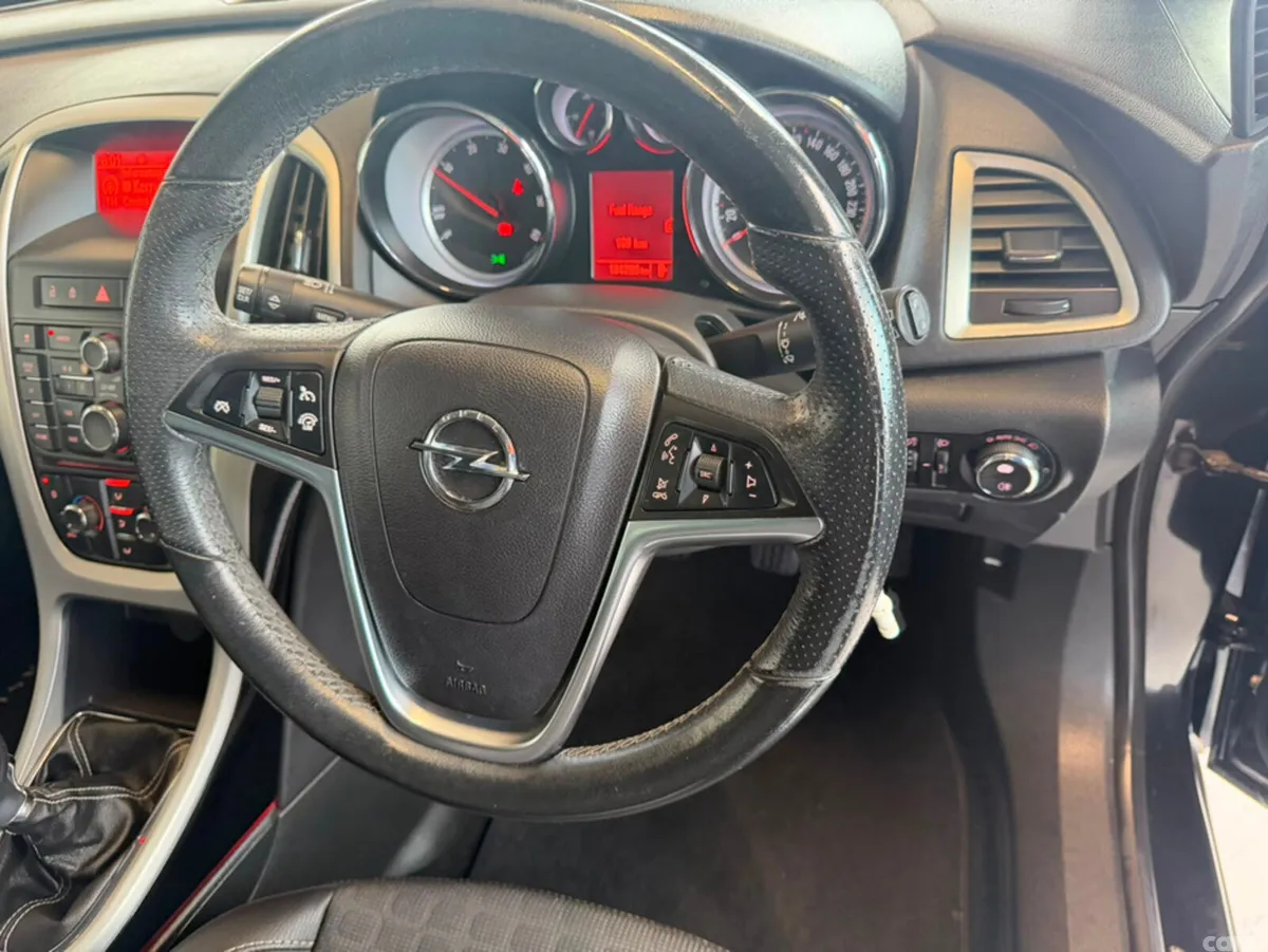 Opel Astra Hatchback, Diesel, 2014, Black