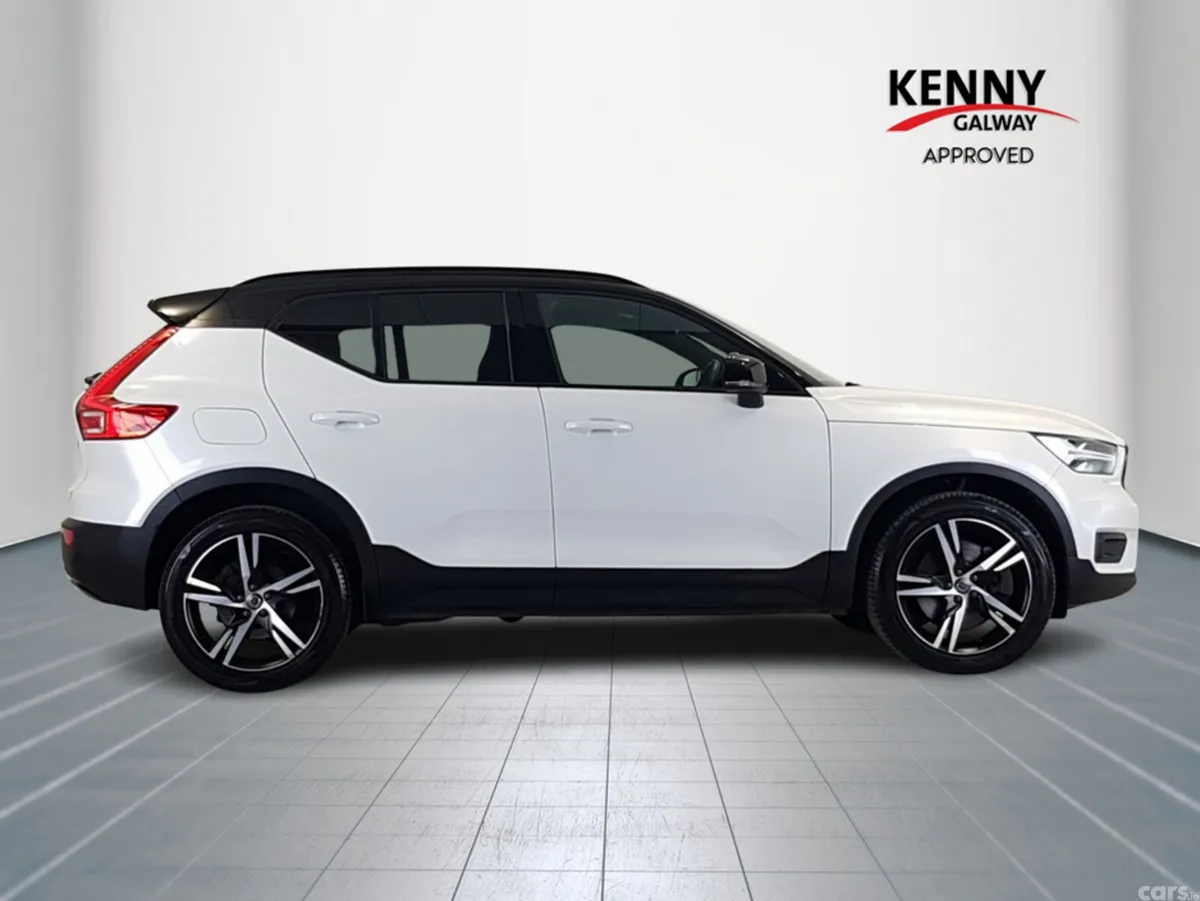 Volvo XC40 Estate, Petrol Plug-in Hybrid, 2021, White
