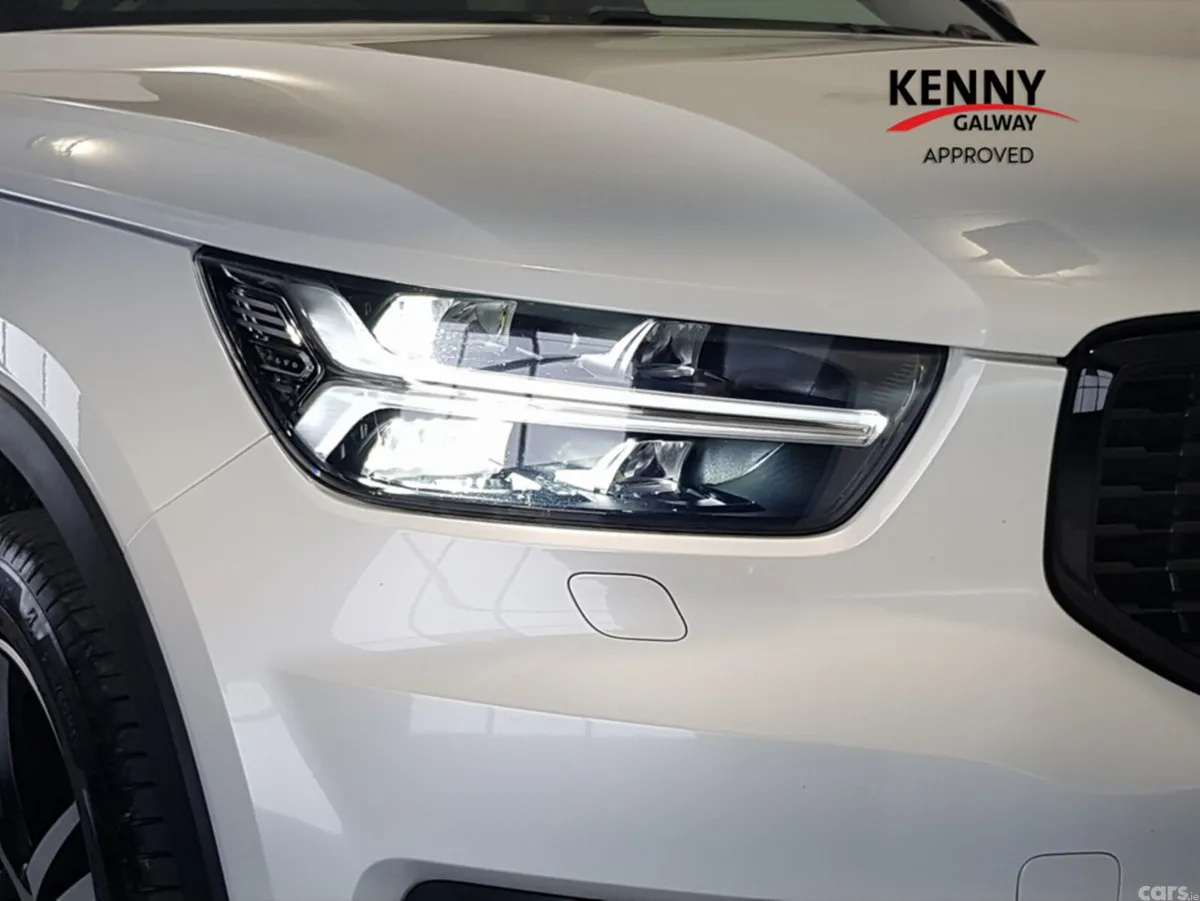 Volvo XC40 Estate, Petrol Plug-in Hybrid, 2021, White